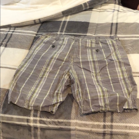 Apt. 9 Plaid Patterned Shorts. (Size 33) - Picture 2 of 2